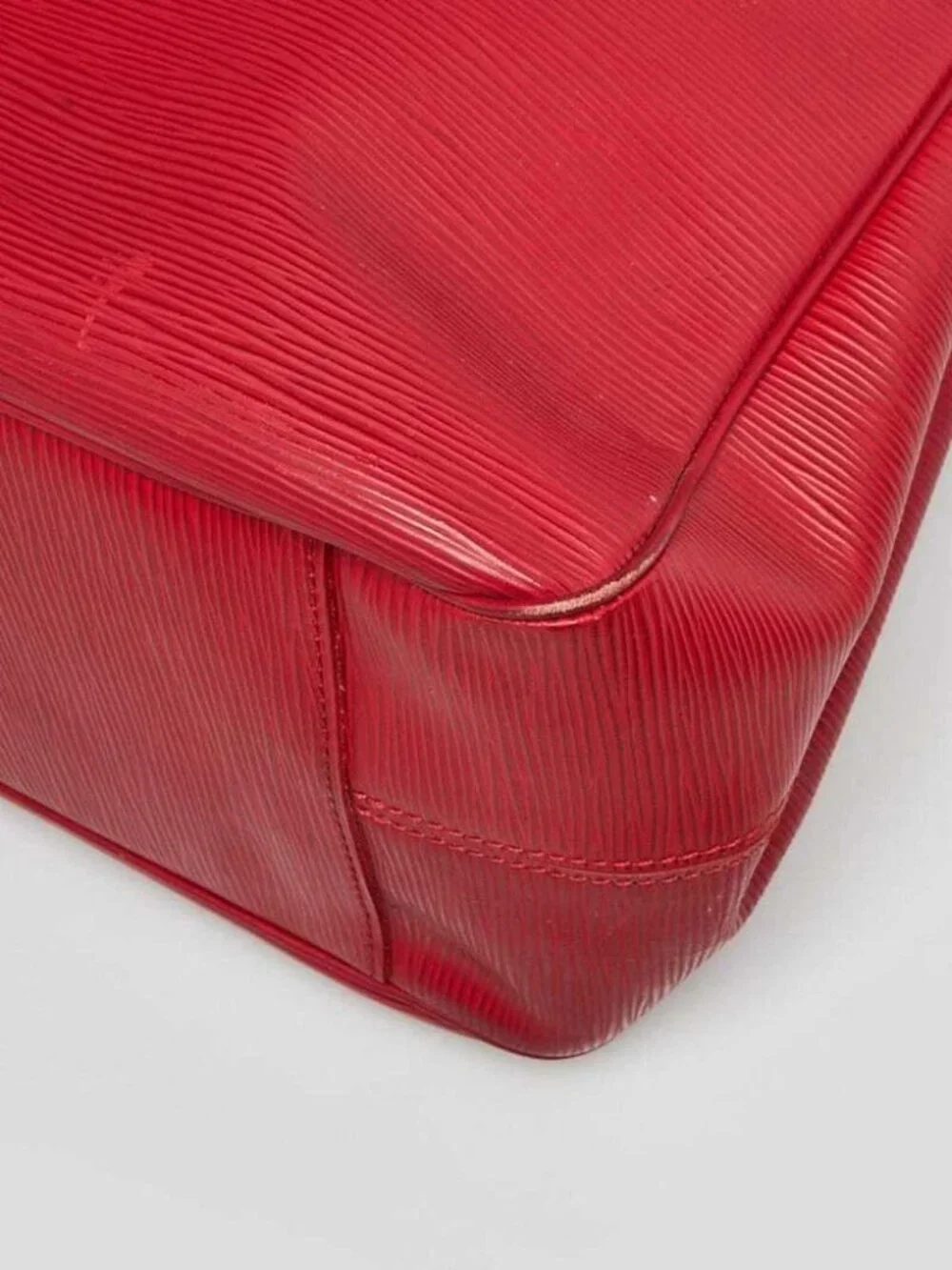 Louis Vuitton Rouge Epi Leather Passy GM Bag